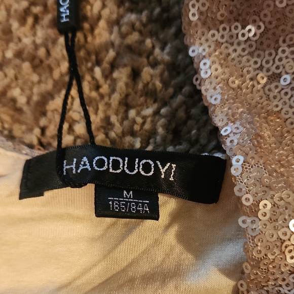 Gold Sequin Crop Top - Picture 2 of 3